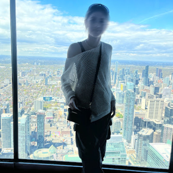 Meet your Posher, Olivia - Picture 1 of 1